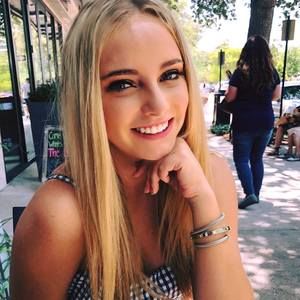 Meet your Posher, Alyssa